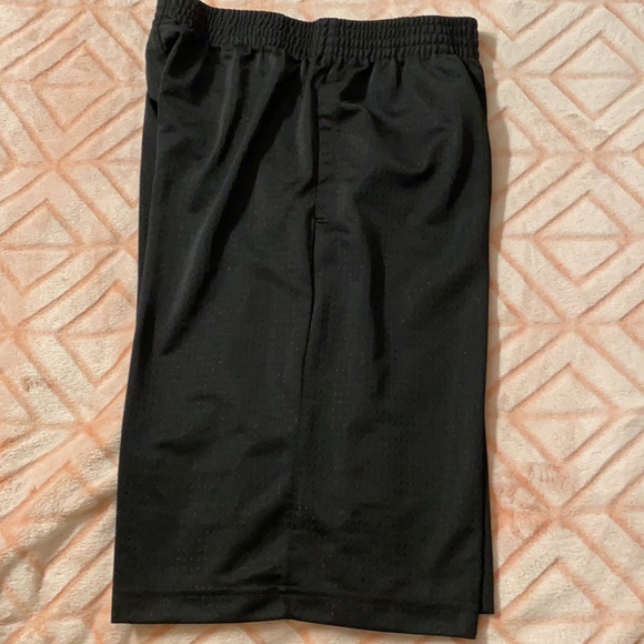 NWOT boys Jordan shorts sz XL - Picture 3 of 3
